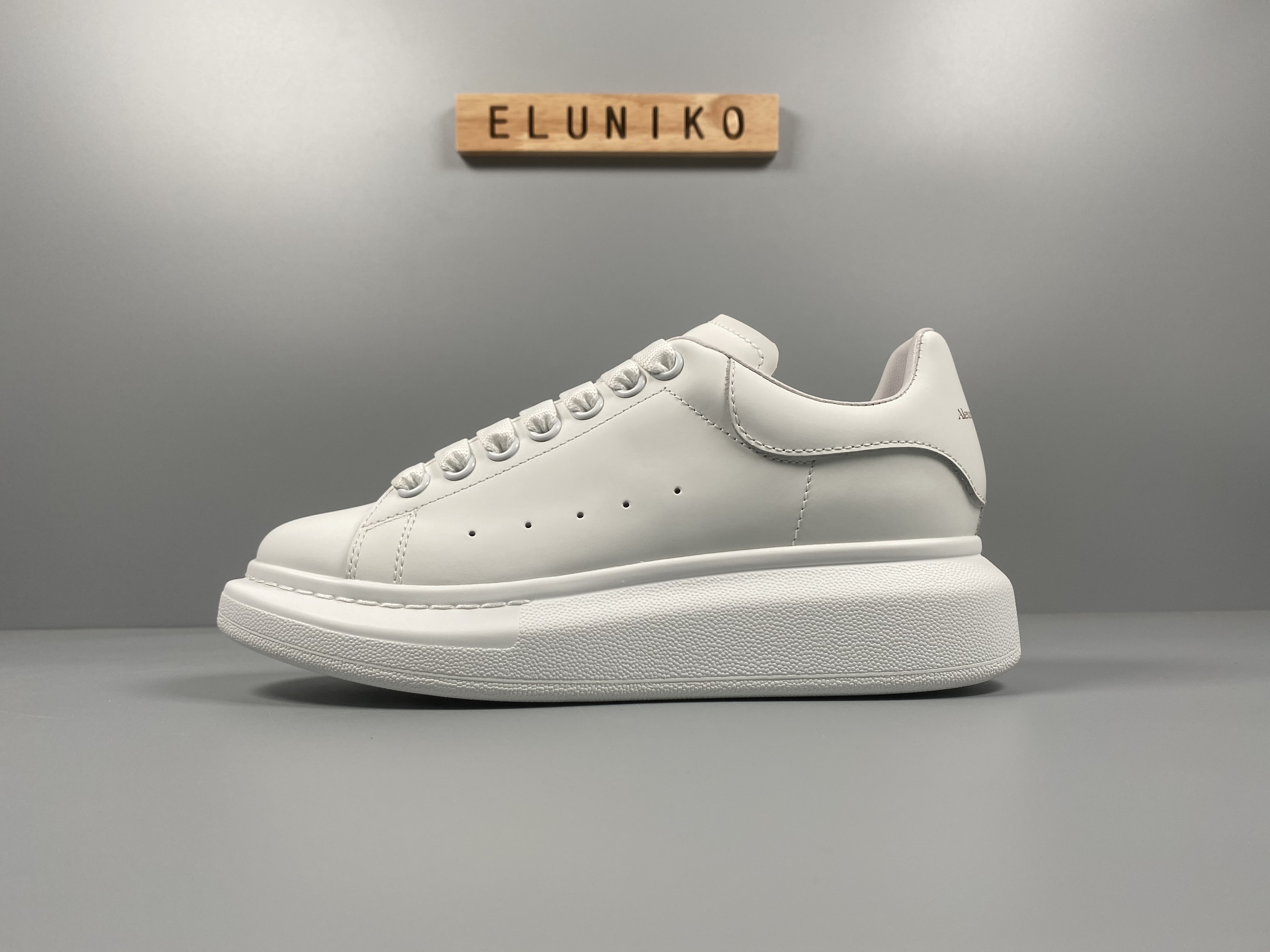 알렉산더 맥퀸 오버솔 올화이트