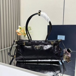 Prada soft lux (32*15.5*12cm)