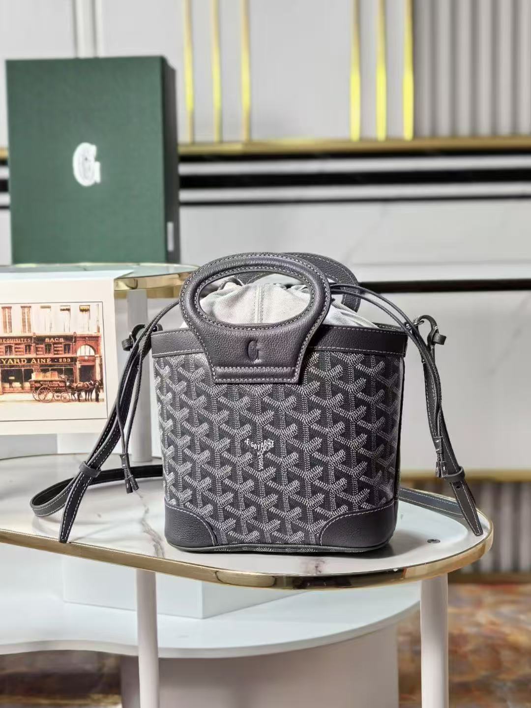 고야드 벨루가 미니백 (23*18.5*8cm)