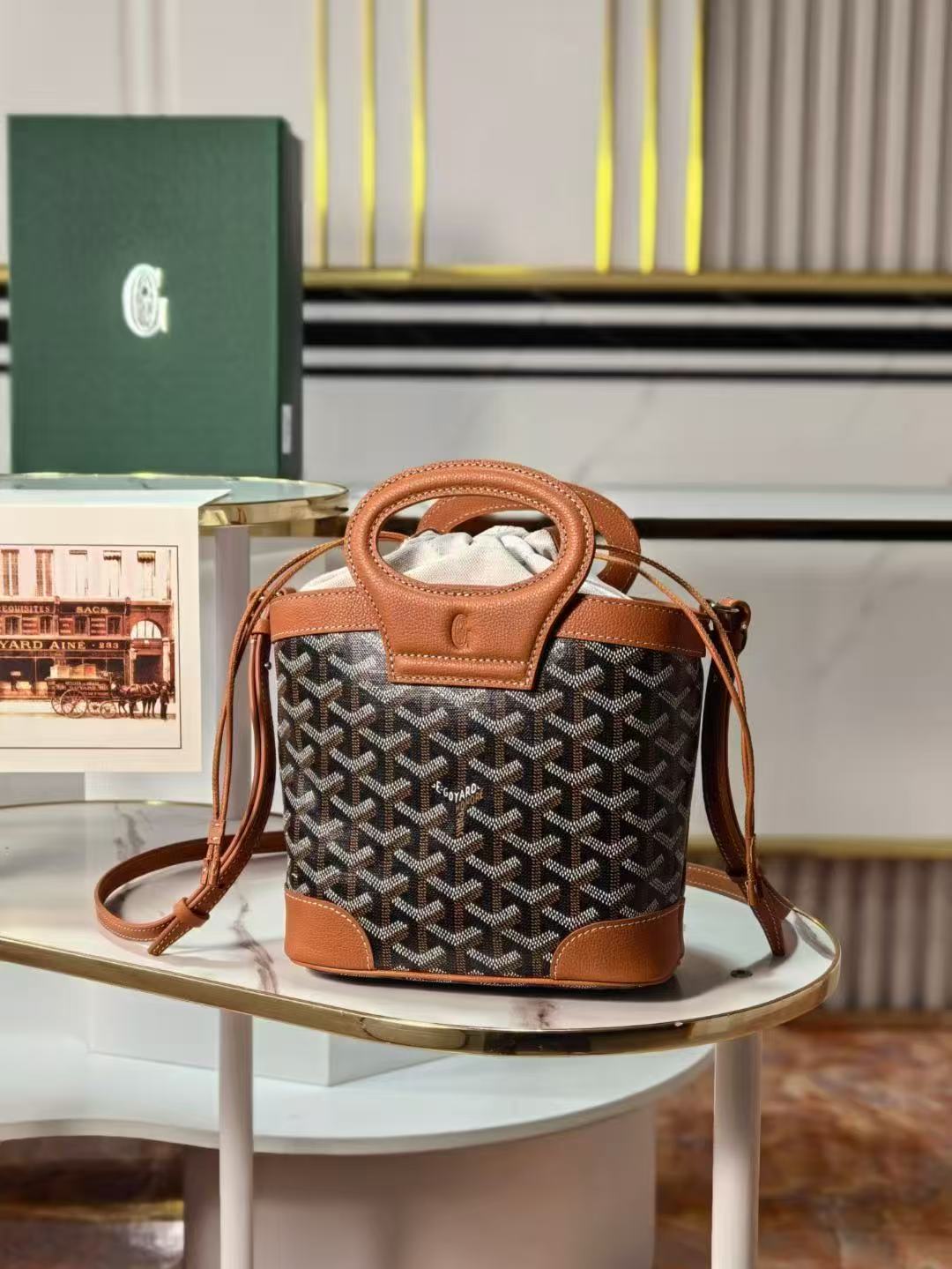 고야드 벨루가 미니백 (23*18.5*8cm)