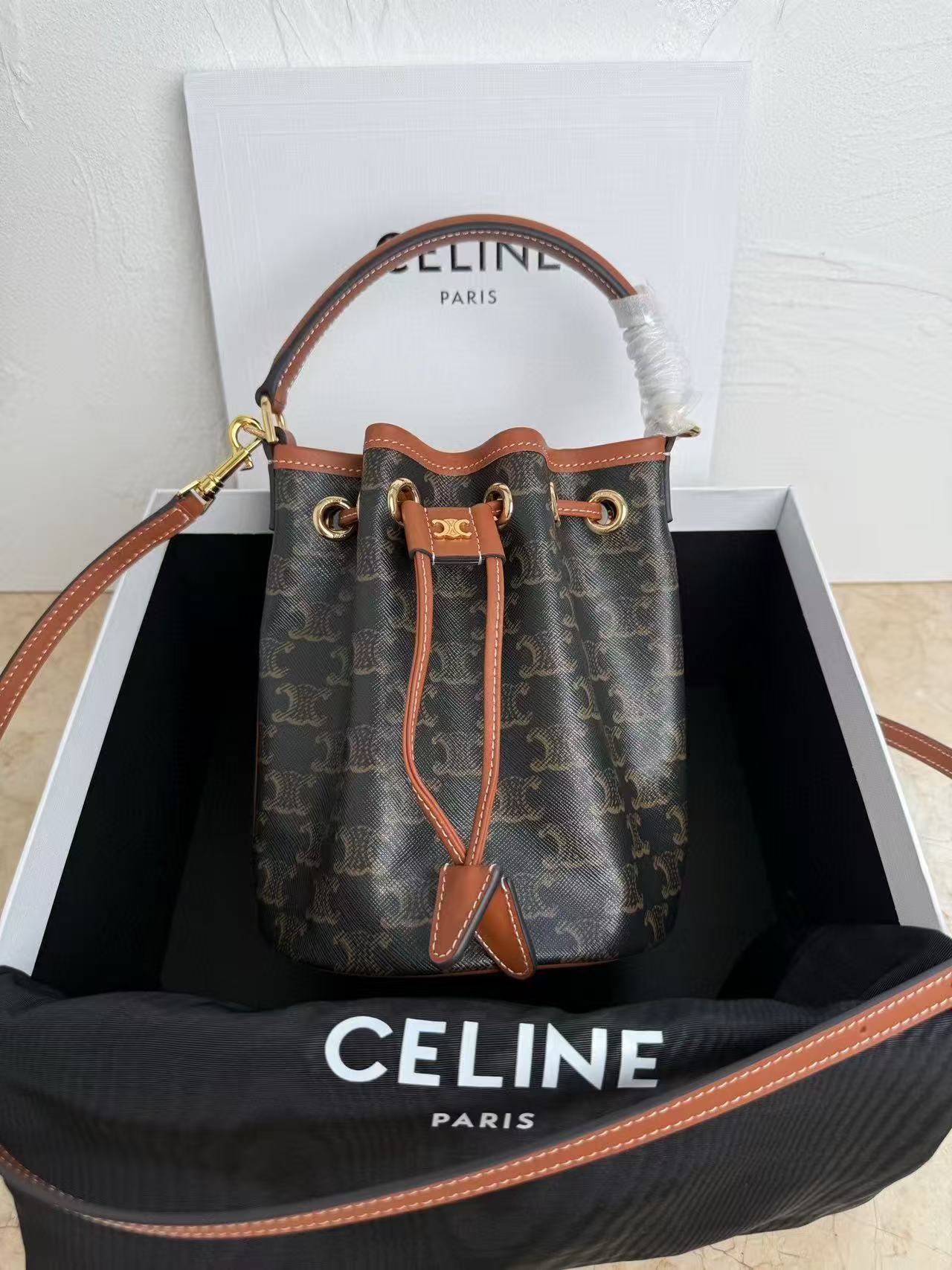 Teen Clara (16*16*19cm)