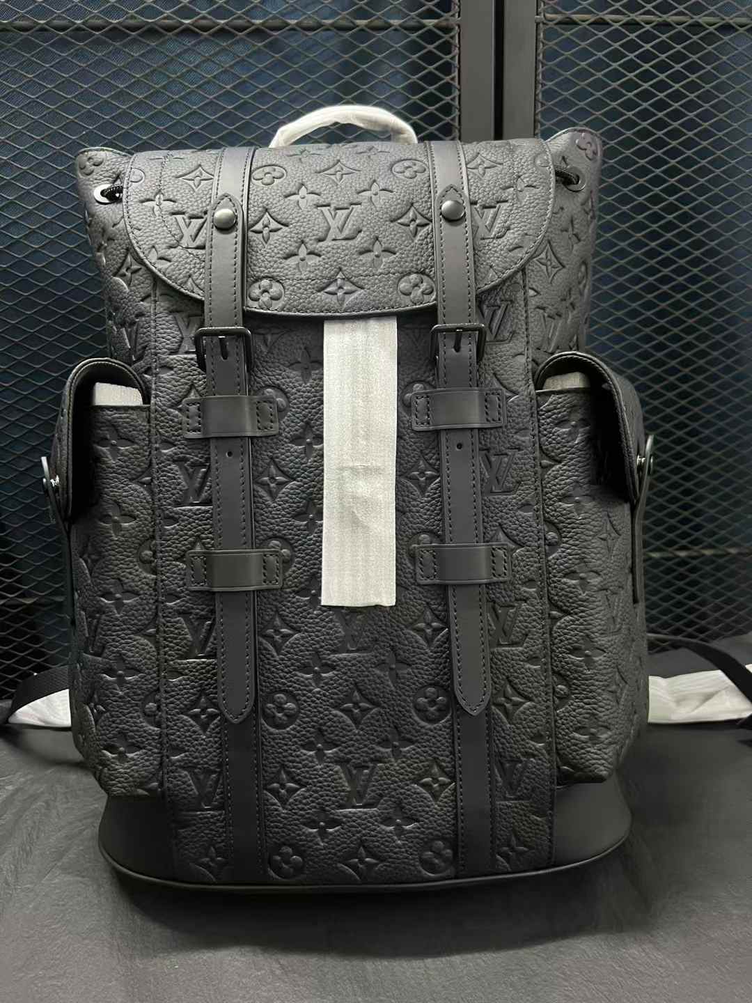 LV CHRISTOPHER (38*21*44cm)