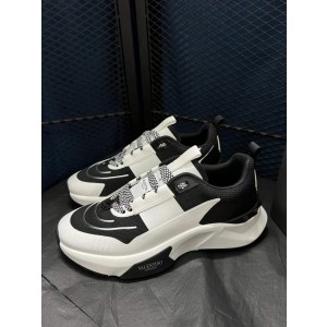 Valentino TRUE ACT GARAVANI