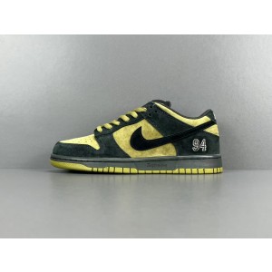 Nike x Supreme Dunk SB Low