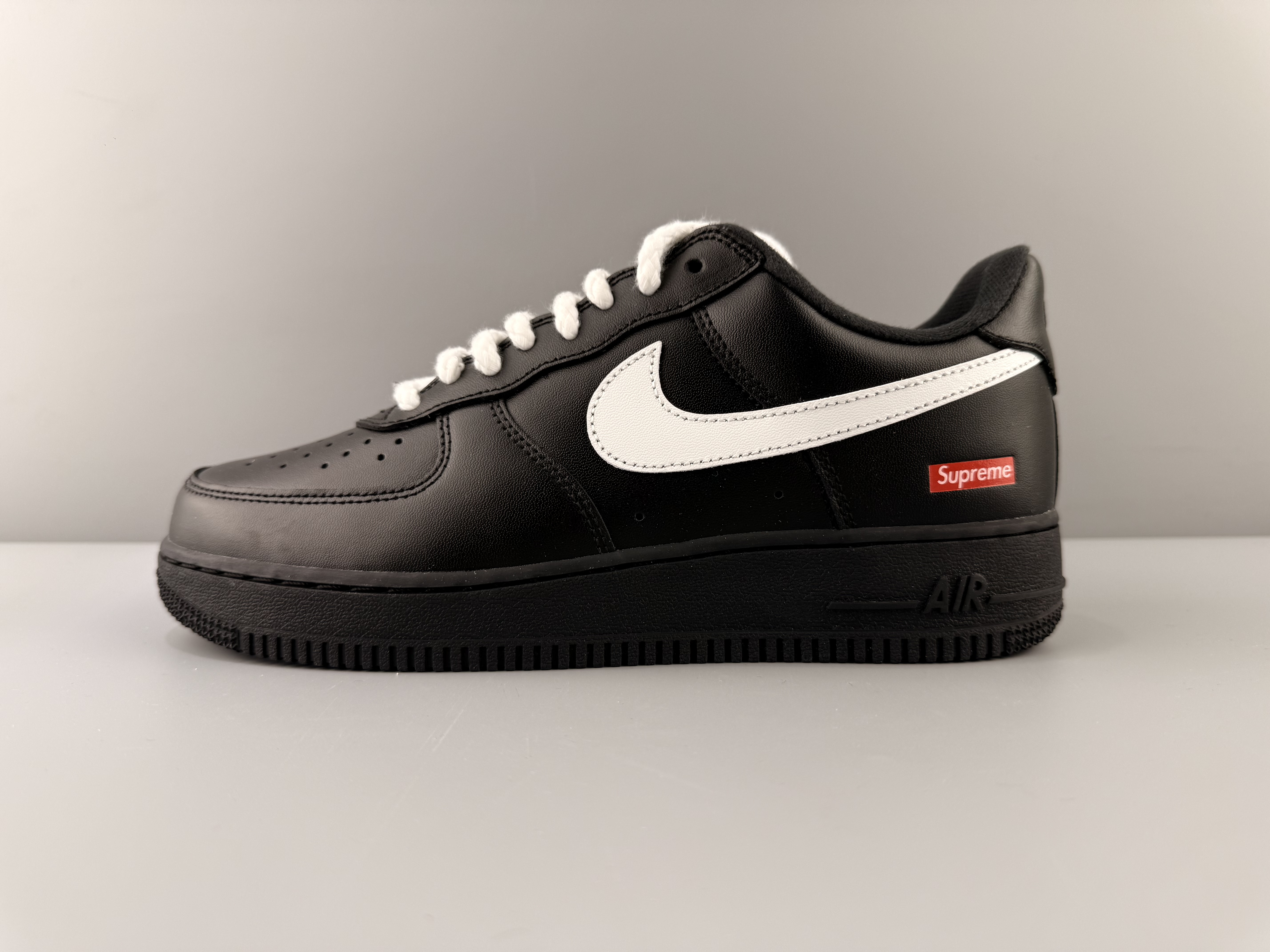 Nk AIR Force 1 Low x Supereme